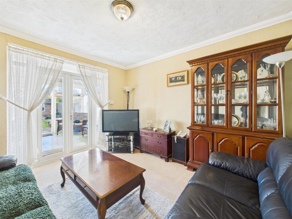 Elmbridge Drive, Ruislip photo 4