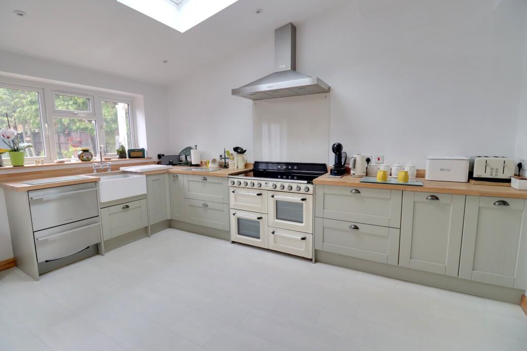 Oaklands Grove, Waterlooville photo 3