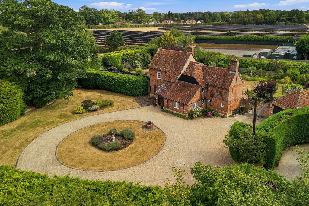 Main image of property: New Road Little London, Tadley, Hampshire, RG26 5EU