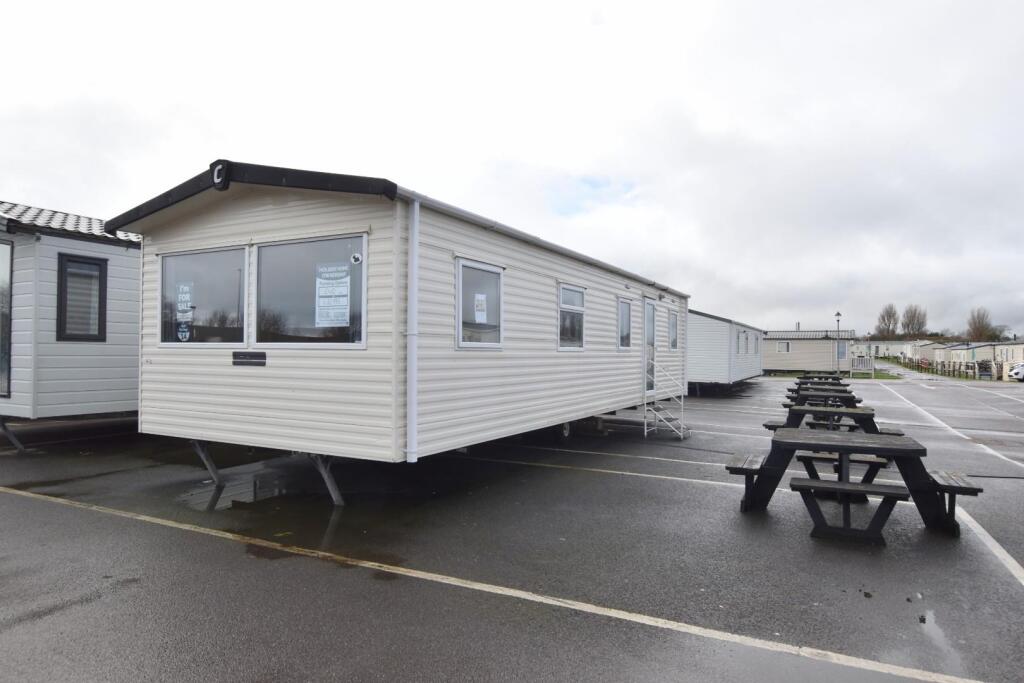 3-bed caravan on New Beach Holiday Park, Hythe Road, Dymchurch, £30,995