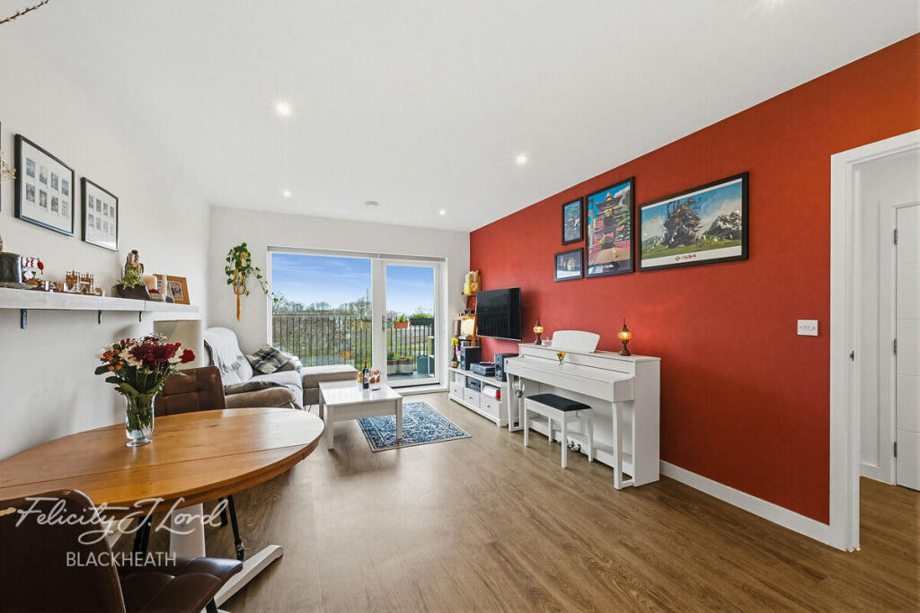 1-bed apartment on Brumwell Avenue, Woolwich, £325,000