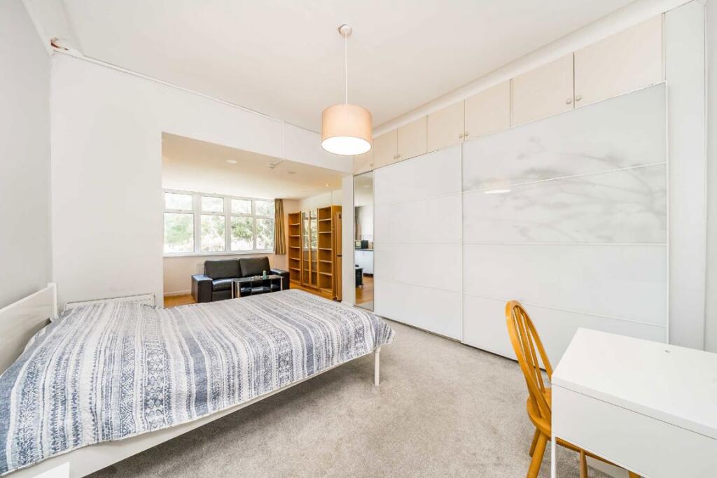 Apartment in London, Whetstone - View 3