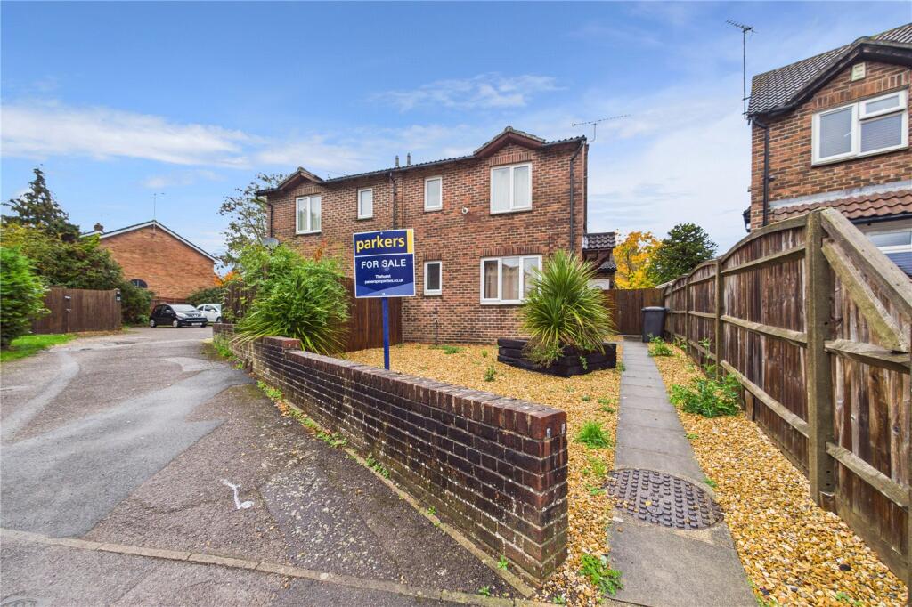 1-bed terraced on Camden Place, Calcot, Reading, Berkshire, RG31, £230,000