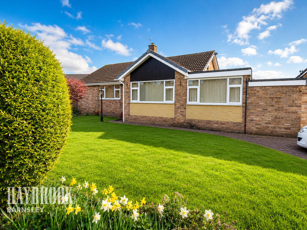 3-bed detached on 8 Moorgreen Close, Pogmoor S75 2JZ, £295,000