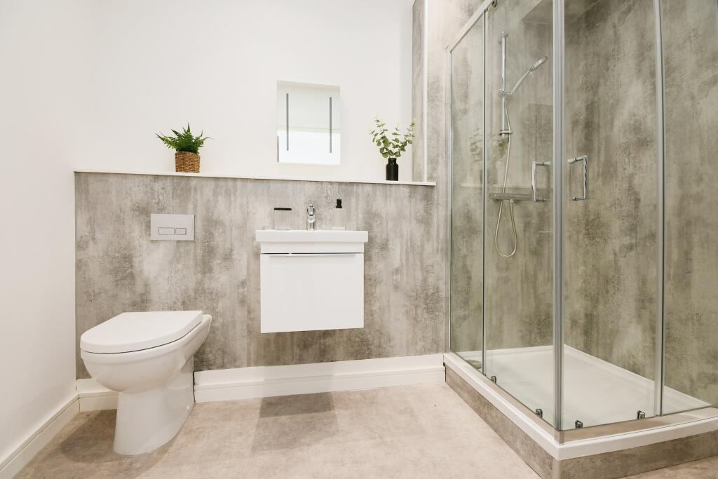Apartment in Chesterfield, Derbyshire - View 4