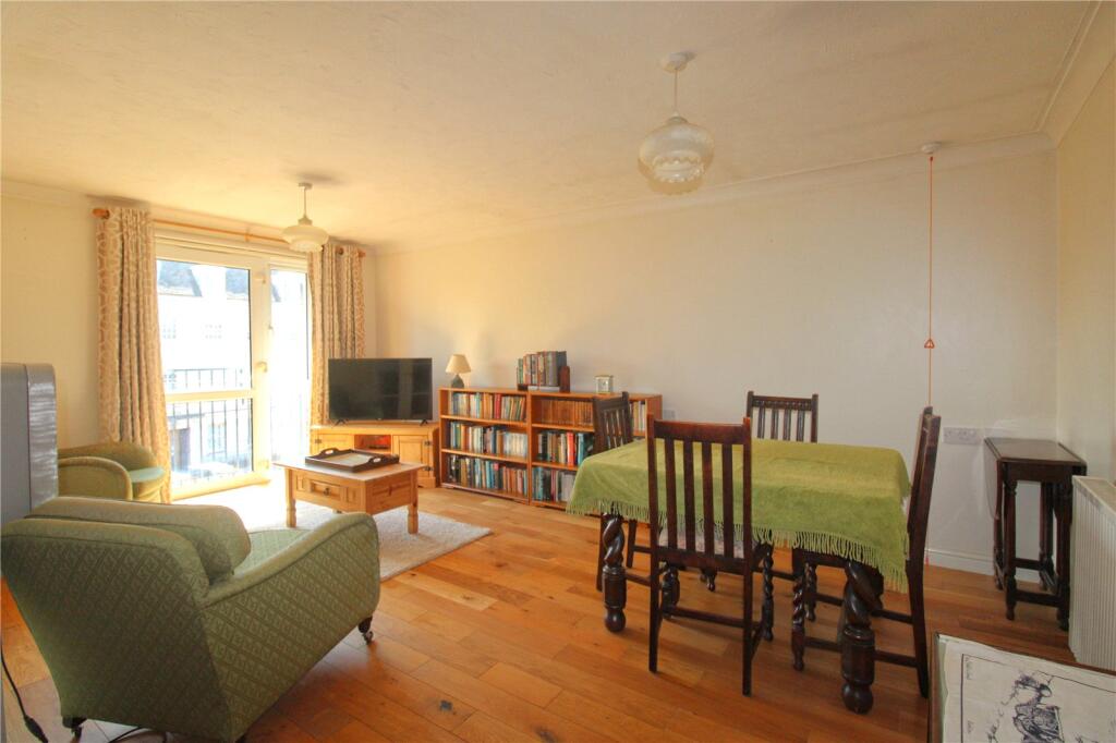 Apartment in Bath, Trowbridge - View 2