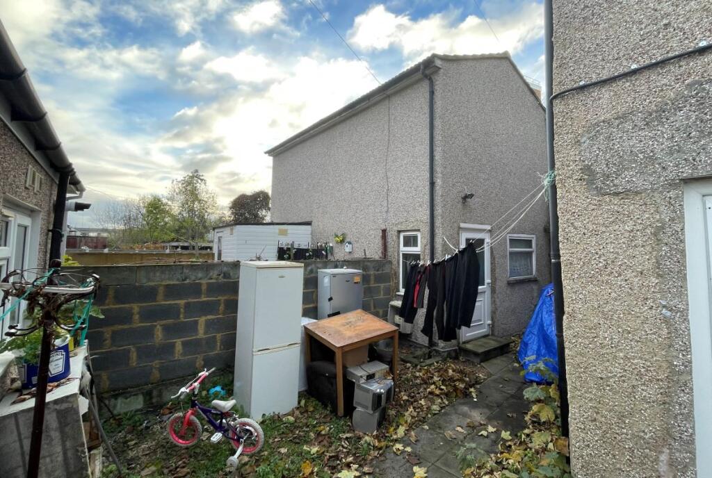 House in London, Little Ilford - More