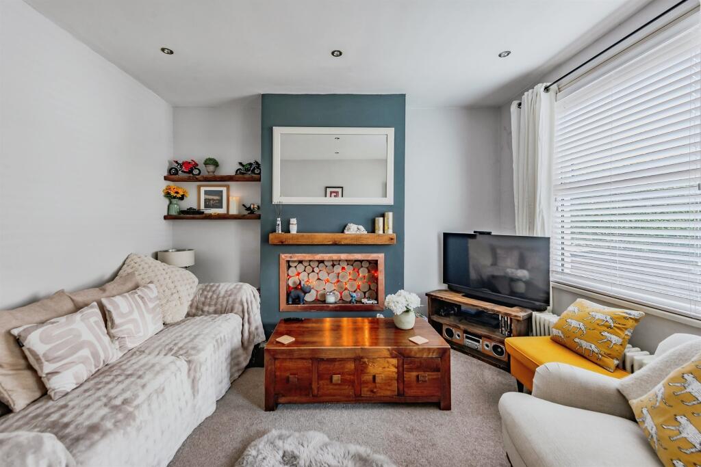 House in Crawley, Southgate - View 3