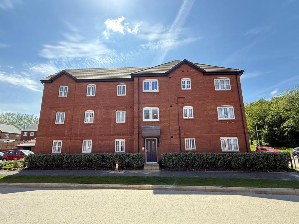 2-bed flat on Watermill Way, Collingtree, £190,000