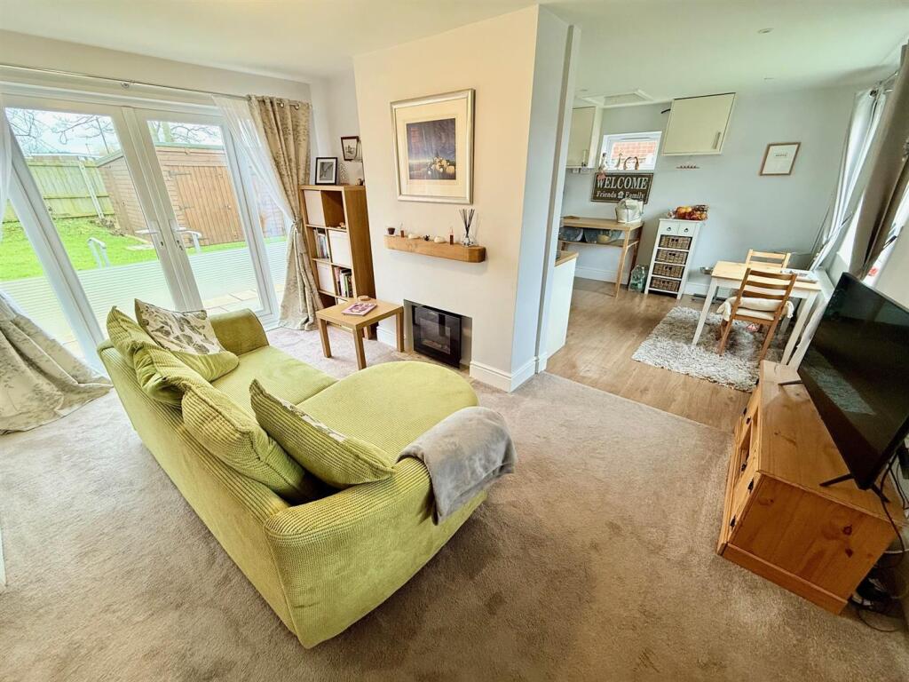 Nightingale Close, Scratby, Great Yarmouth photo 3