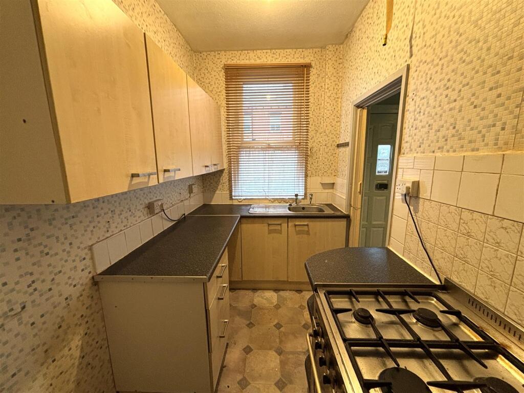 Swallow Avenue, Wortley, Leeds, LS12 photo 3