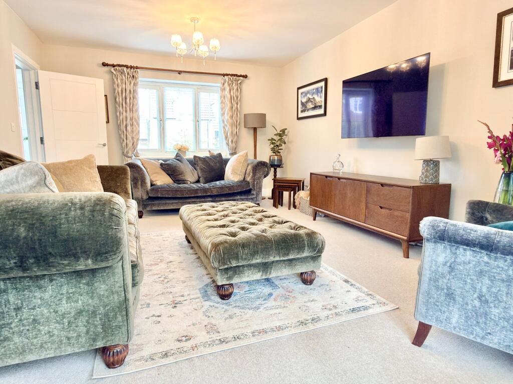 House in Tewkesbury, Twyning - More