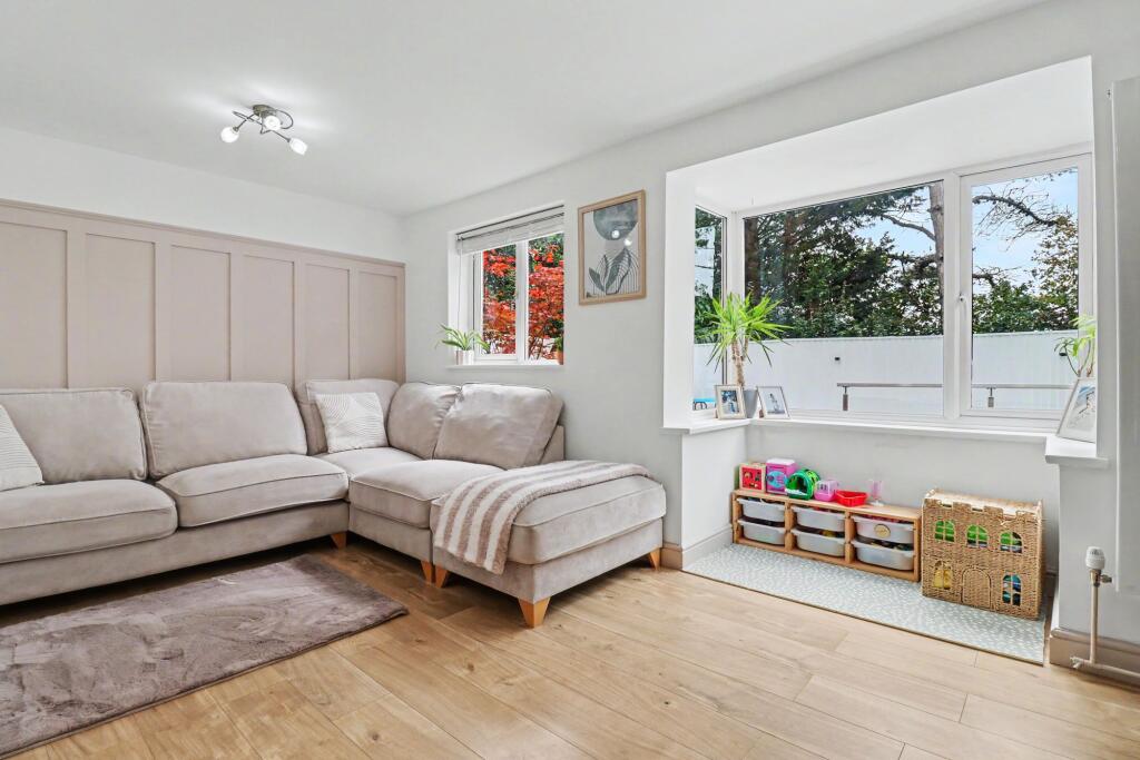 House in Southampton - More