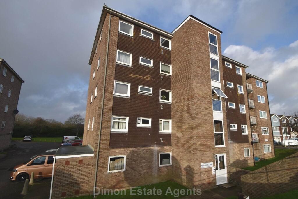 3-bed flat on Whitecliffe Court, Gale Moor Avenue, Gosport, £195,000
