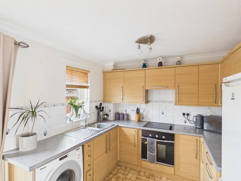 Naomi Close, Blacon, Chester, Cheshire, CH1 photo 5