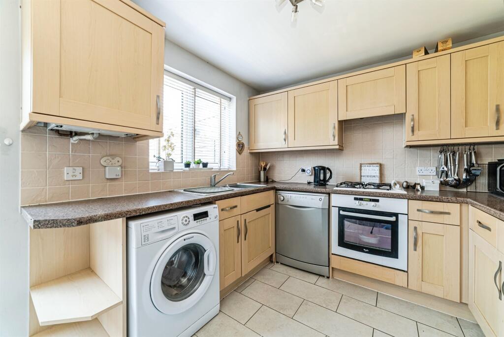 House in Basingstoke and Deane, Basingstoke - More