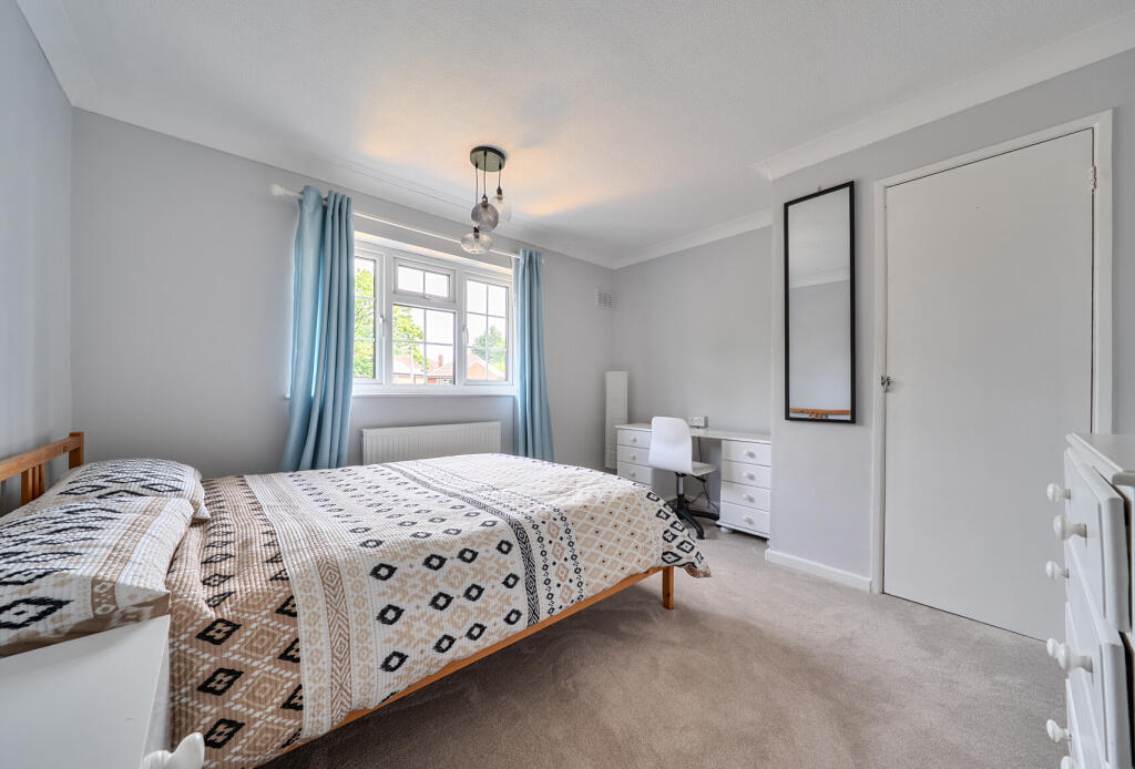 House in Reigate and Banstead, Horley - View 4