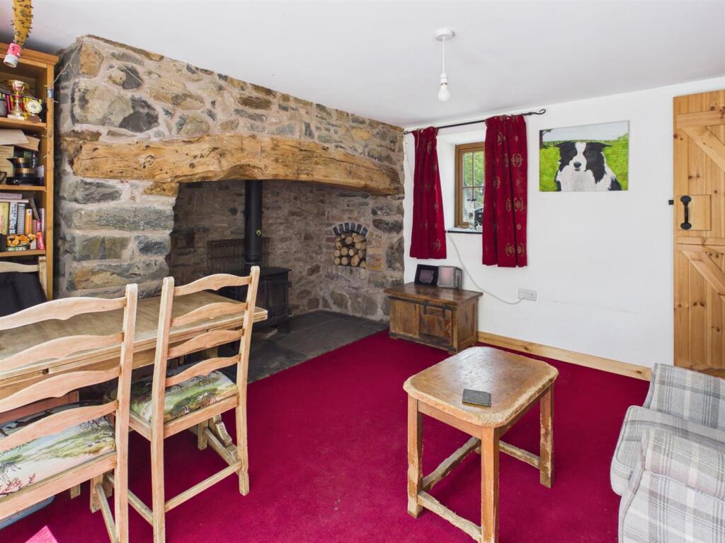 House in Llanllugan, Adfa, Dwyriw - More