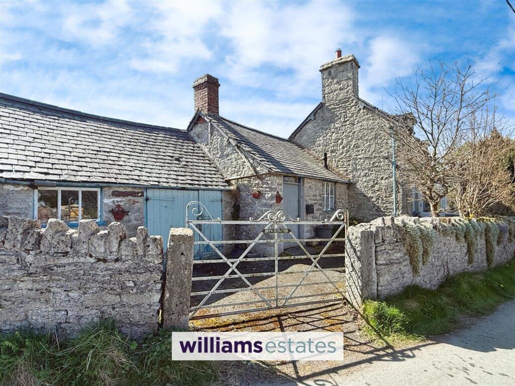 Main image of property: Rhyd-Y-Meudwy, Ruthin, LL15