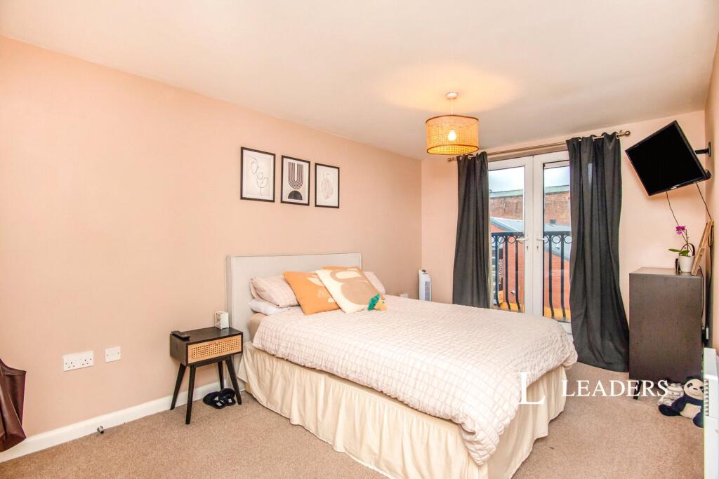 Apartment in Worcester - More