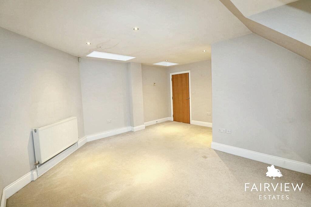 Apartment in Gedling, Nottinghamshire - View 4