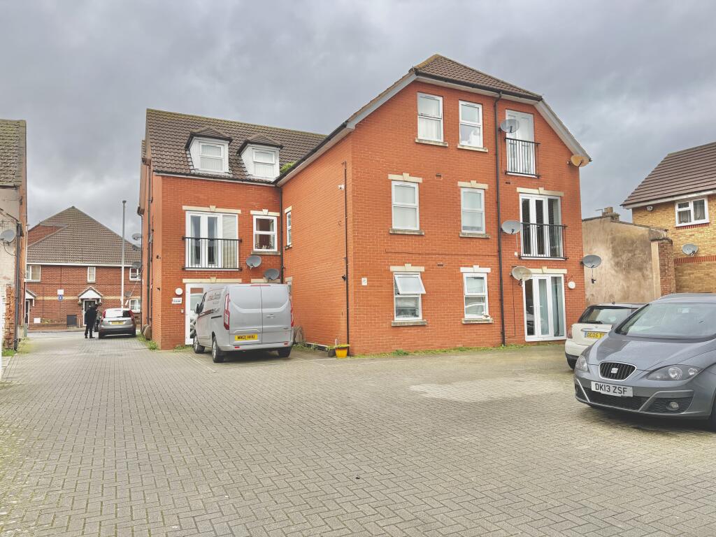 4 Bishops Place, Church Street, Highbridge, Somerset TA9 3EB photo 2