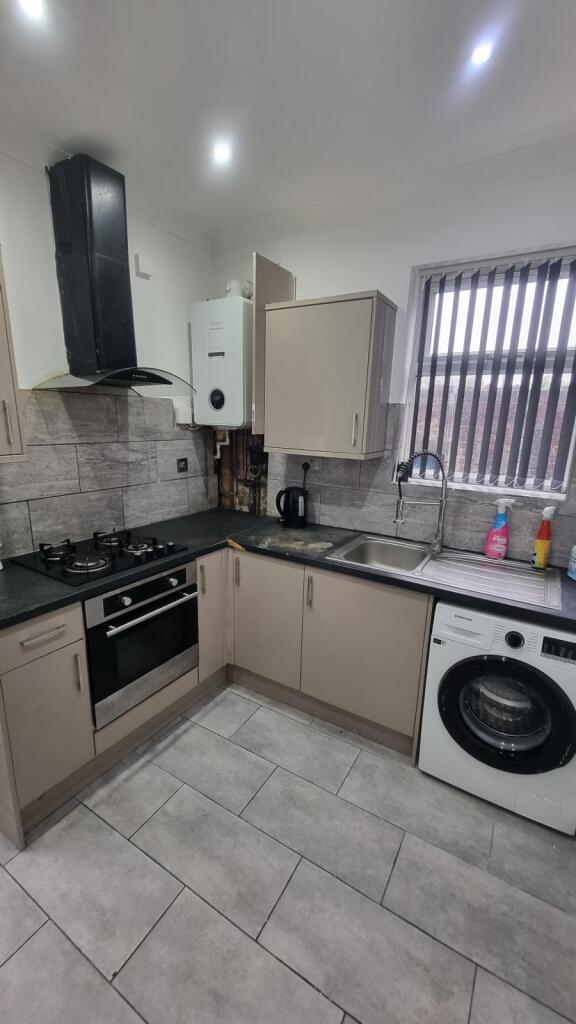 4 bedroom terraced house for rent