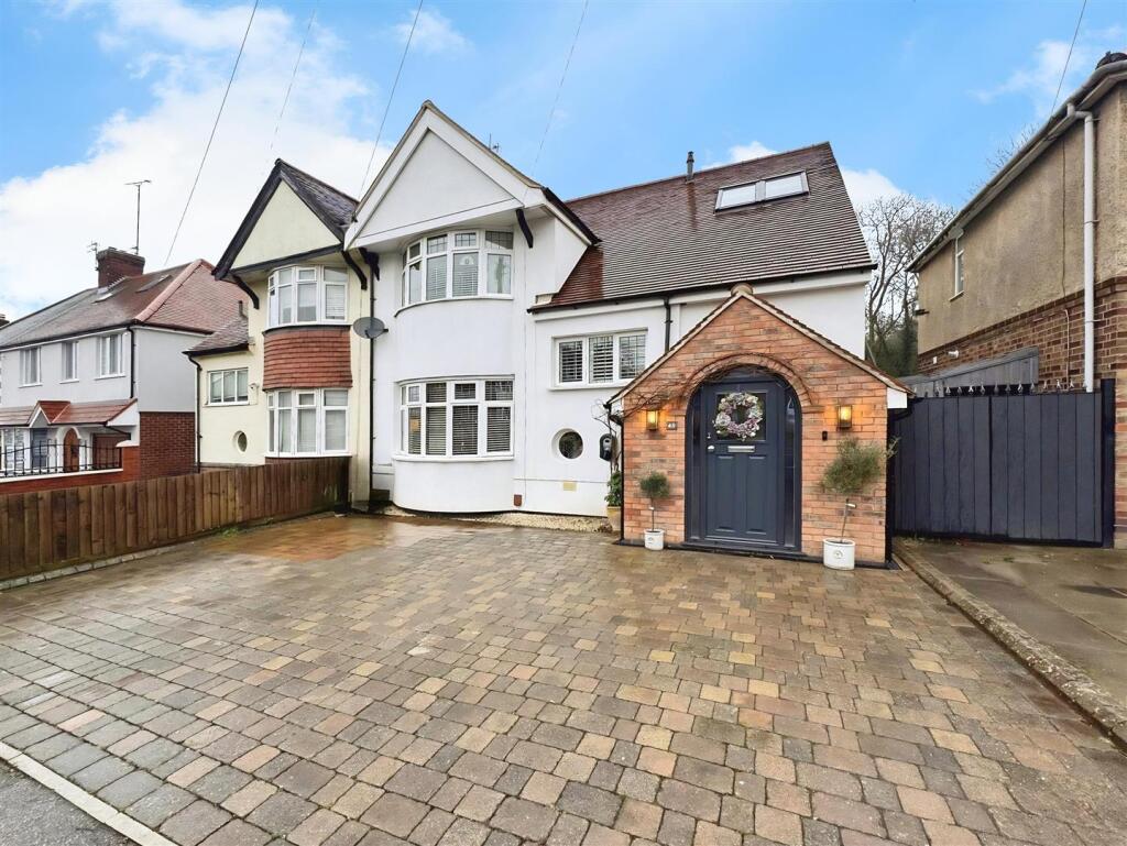 4-bed semi-detached on Grange Drive, Glen Parva, Leicester, £425,000