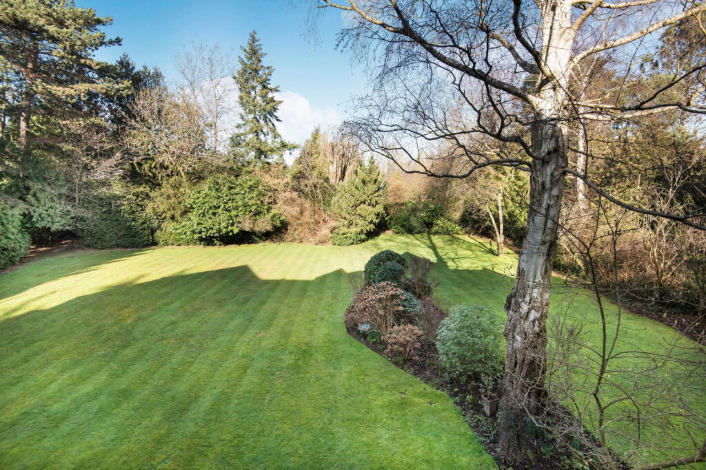 25 Eastbury Avenue, Northwood photo 4