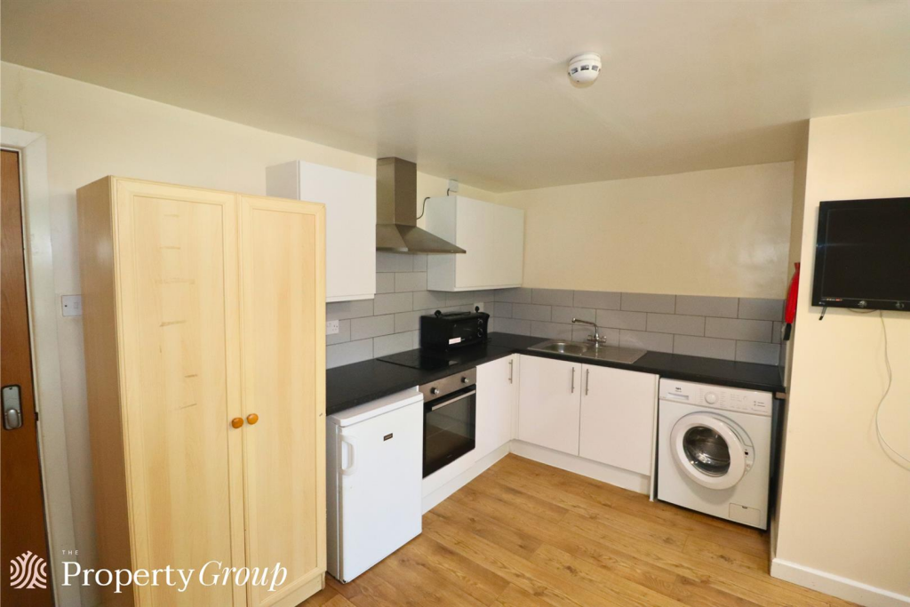 Apartment in Coventry, Ball Hill - View 5