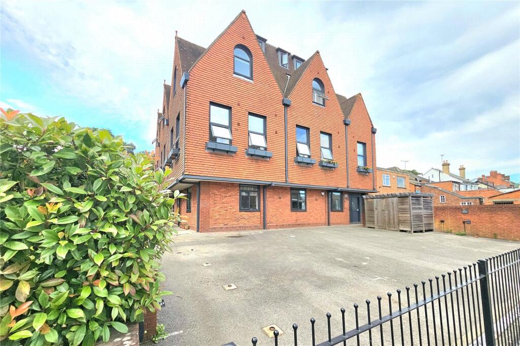 Main image of property: Parkgate House, 1 Park Street, Camberley, Surrey, GU15