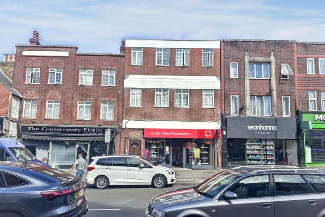 124 Central Road, Worcester Park, KT4 8HT