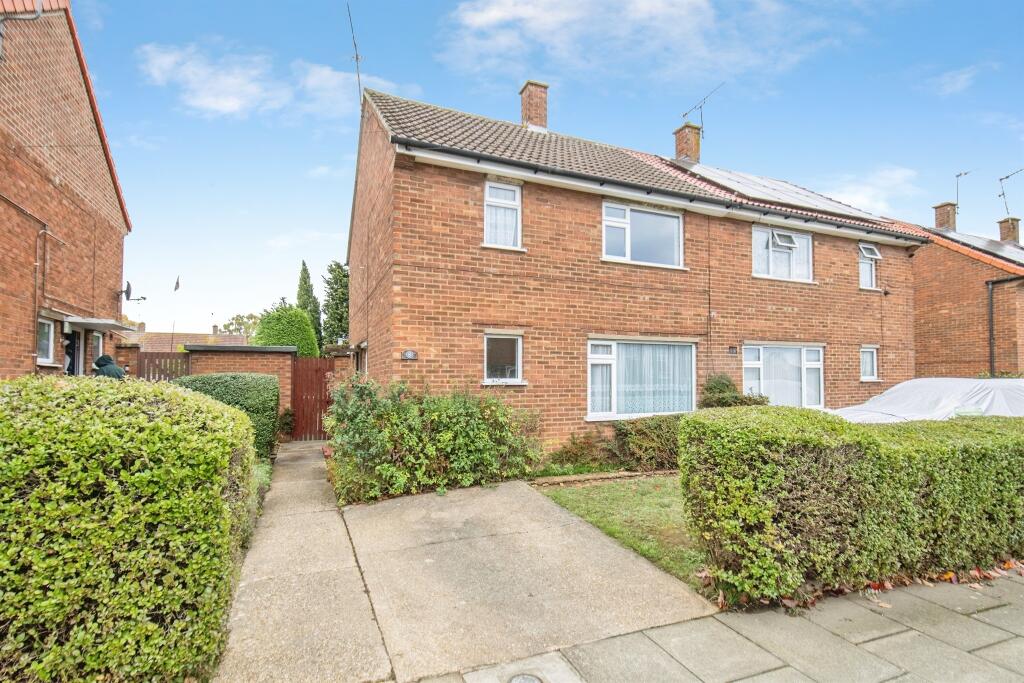 3-bed semi-detached on Greenfinch Avenue, Ipswich, £190,000