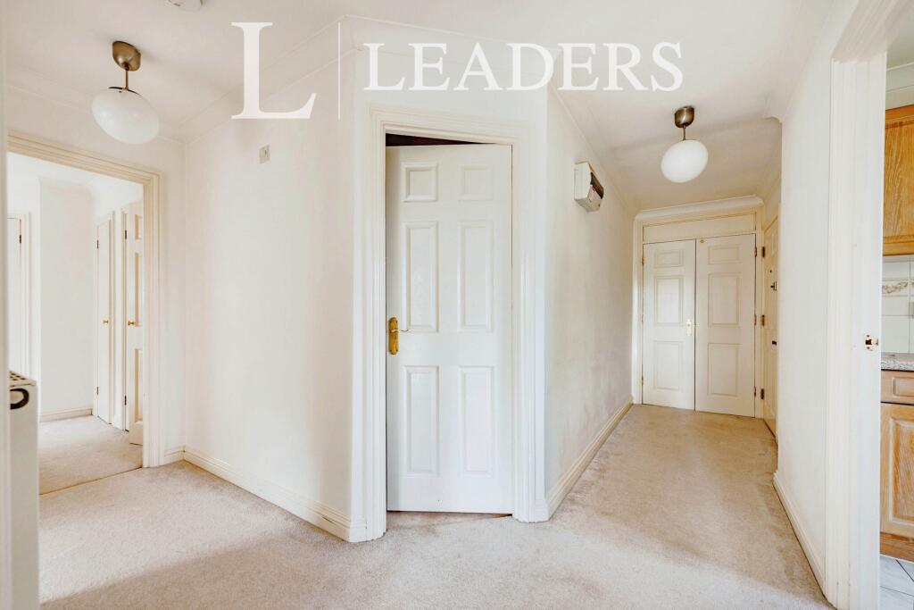 Apartment in Crawley, West Sussex - View 4
