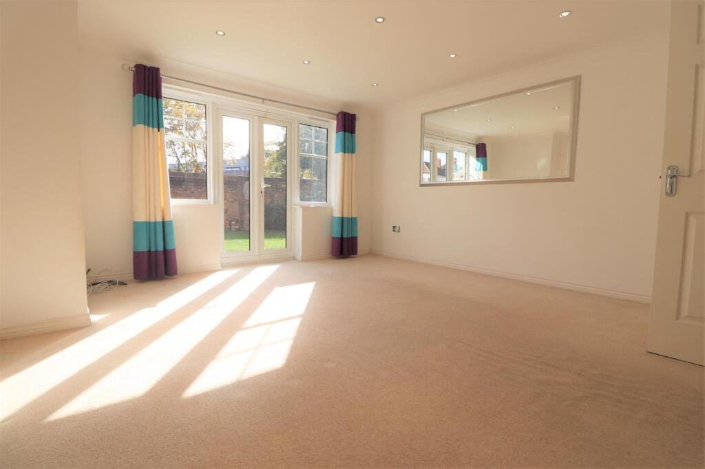 Apartment in London, Ickenham - View 4