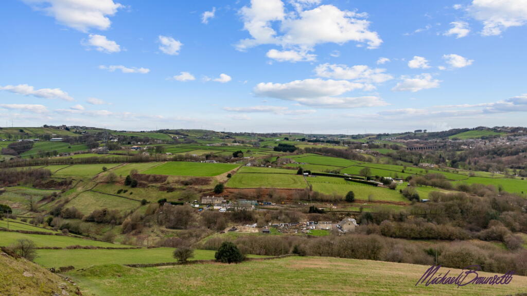 Viaduct View, Clayton, Bradford, BD14 6FQ