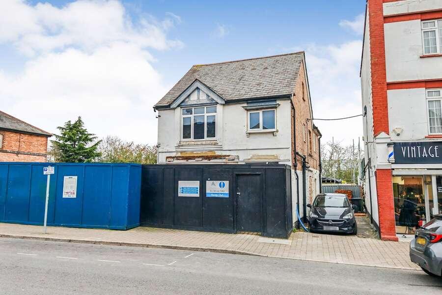 Main image of property: 114 Broadway, Didcot