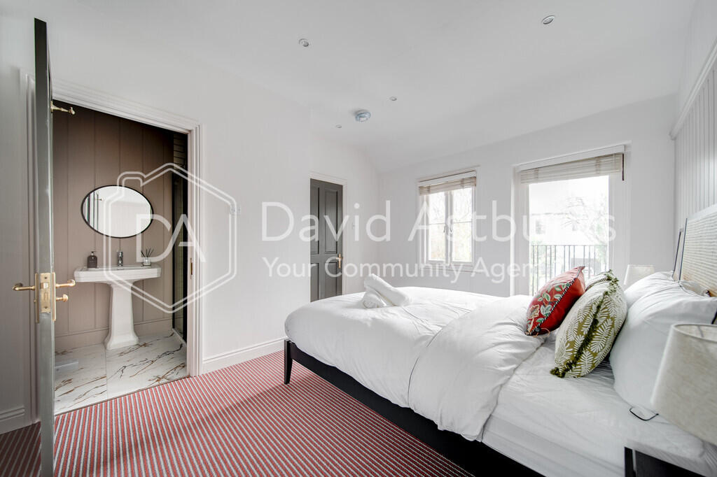 Apartment in London, City of Westminster - View 4