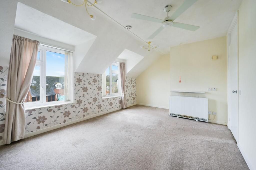 Apartment in Kingston upon Thames - View 3