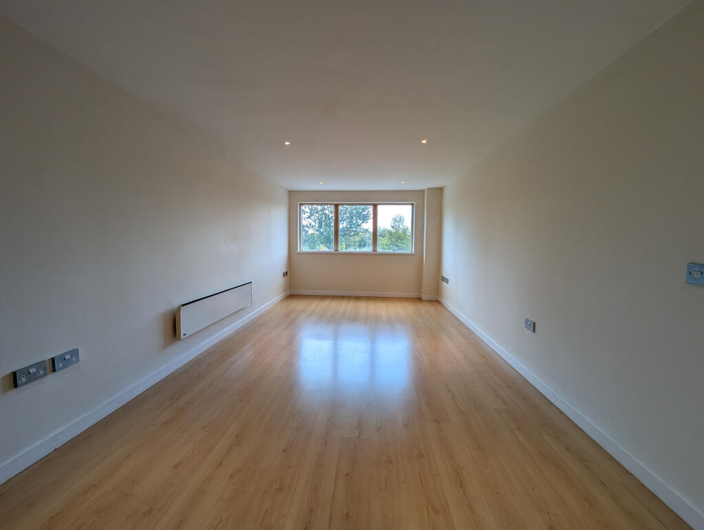 Apartment in Wakefield, West Yorkshire - View 4