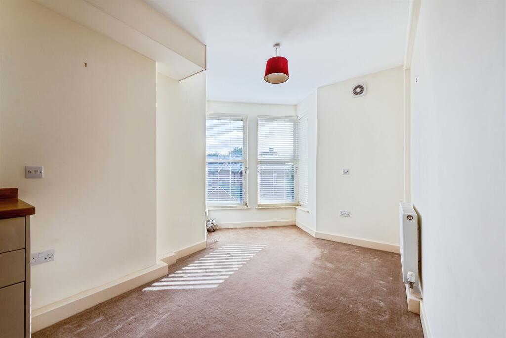 Apartment in Swindon - More