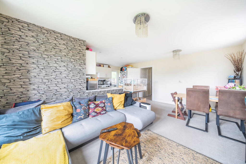 House in Basingstoke and Deane, Oakley - More