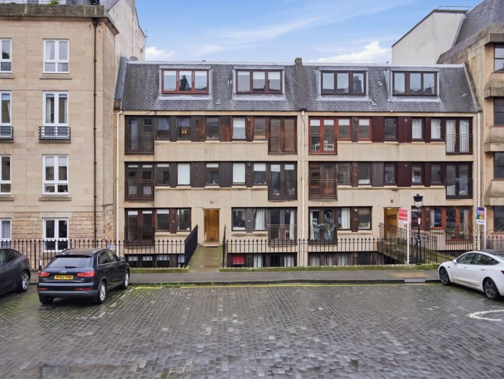 Main image of property: 30/4 Fettes Row, New Town, Edinburgh, EH3