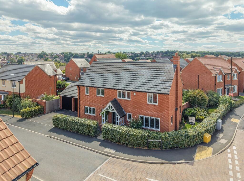Main image of property: Eskdale Close, Chesterfield, S41