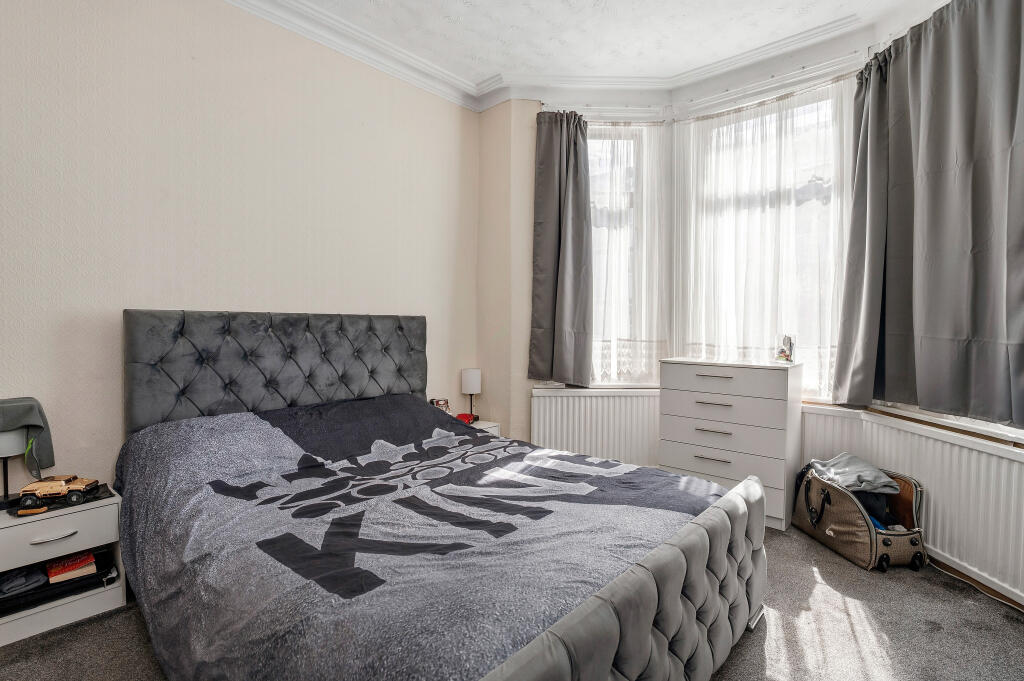 Warwick Gardens, Tottenham, Haringey, London photo 3