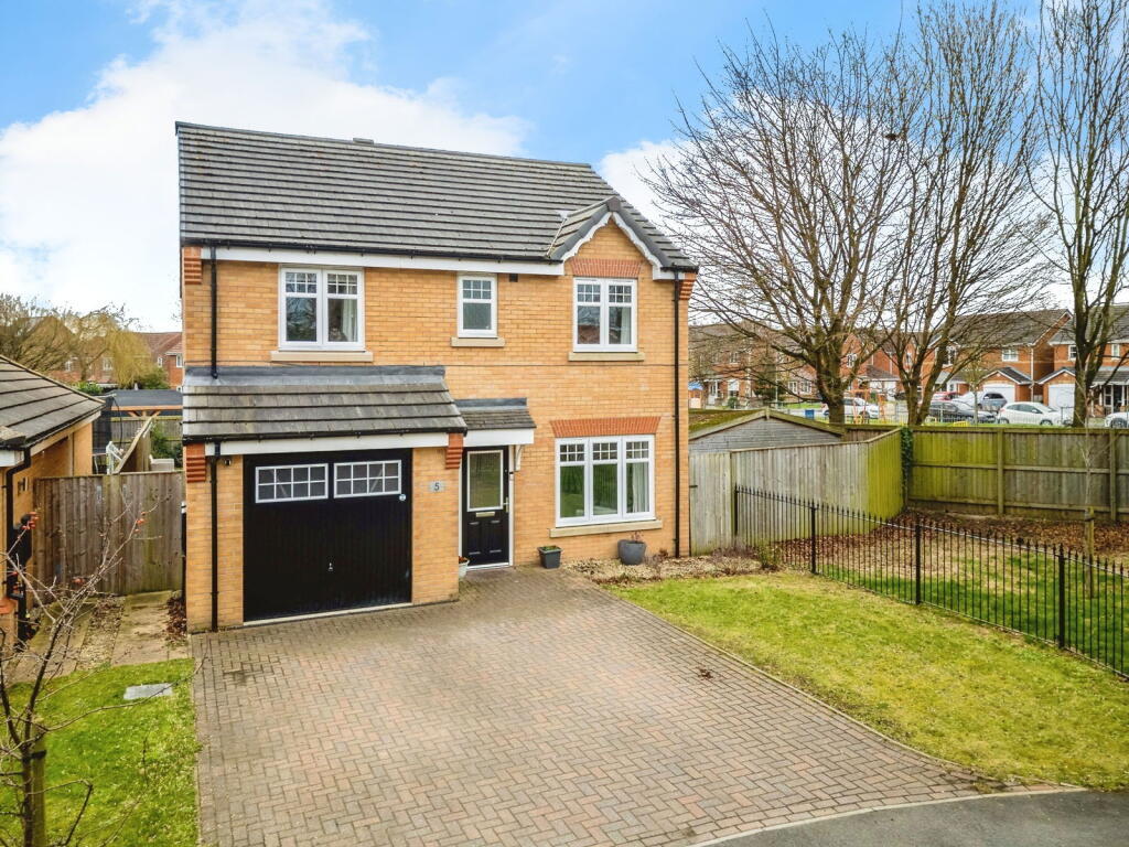 4-bed detached on Talbot Row, Snaith, Goole, DN14 9FH, £315,000