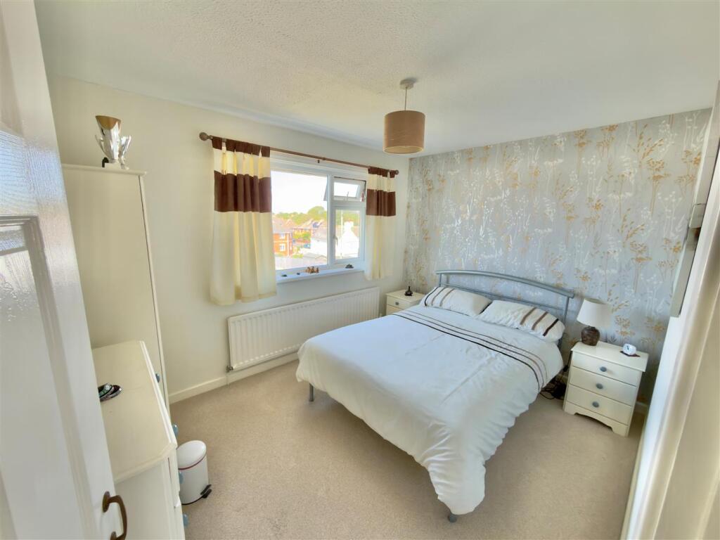 House in Freshwater, Pound Green - More