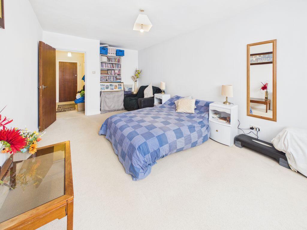 Apartment in Tandridge, Caterham-on-the-Hill - View 5