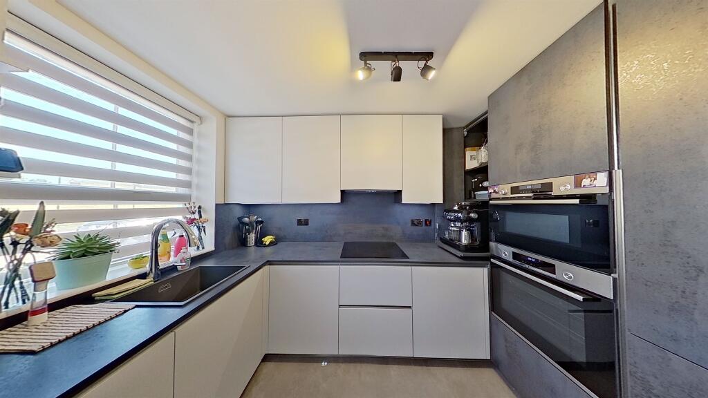 Peregrine Way, Hatfield