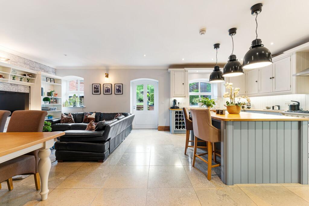 2 Dane Manor Barns, Northwich Road, Lower Whitley, WA4 4HE photo 3